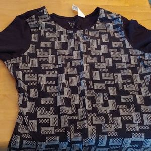 Black and white cap sleeve fitted tshirt